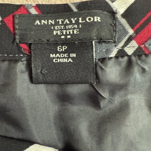 Ann Taylor Petite Geometric Print Pleated Lined Skirt Size‎ 6P - Picture 3 of 6